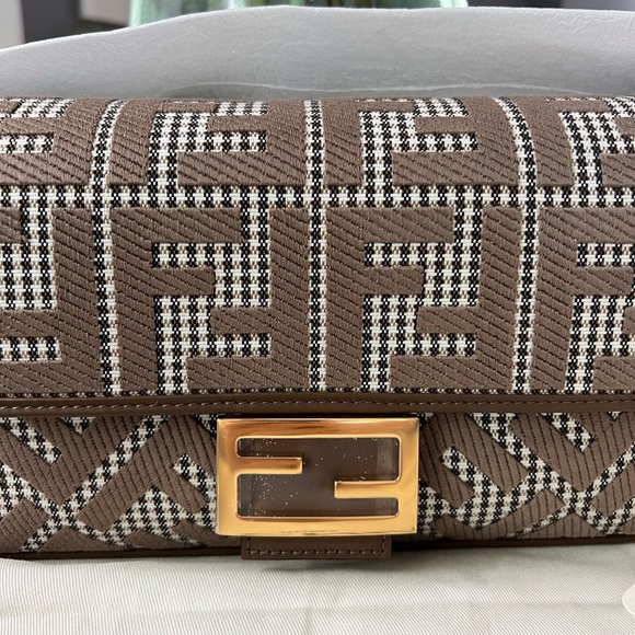SOLD: Fendi Baguette Houndstooth Zucca in Brown - Picture 4 of 14